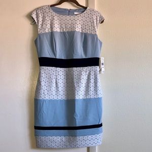 Sleeveless lace dress